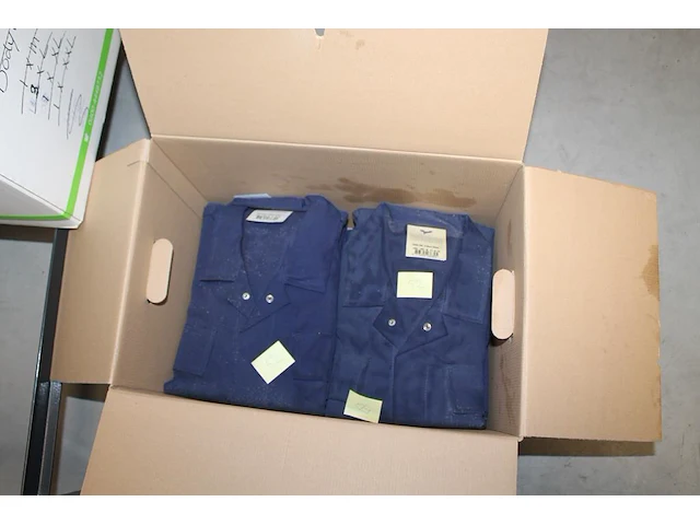 Bedrijfskleding wo broeken en overalls in 5 dozen. - afbeelding 2 van  3