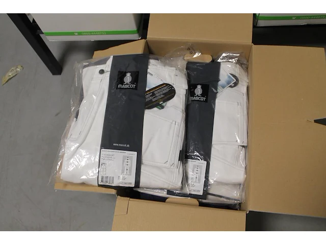 Bedrijfskleding wo broeken en overalls in 5 dozen. - afbeelding 3 van  3