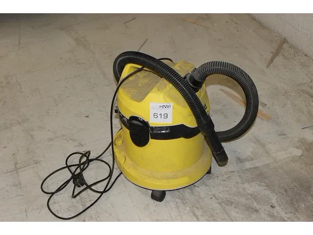Bedrijfsstofzuiger karcher wd 2.200. let op! zuigstang en - mond ontbreken. - afbeelding 1 van  2