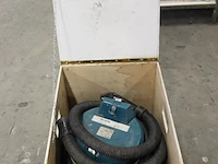 Bedrijfsstofzuiger makita gsw9 in houten kist. - afbeelding 2 van  3