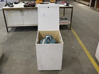 Bedrijfsstofzuiger makita gsw9 in houten kist. - afbeelding 1 van  3