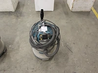 Bedrijfsstofzuiger makita. let op! steel ontbreekt - afbeelding 1 van  2