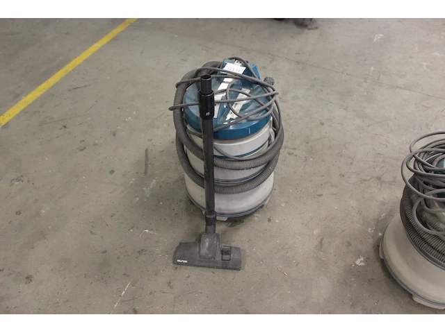 Bedrijfsstofzuiger makita. let op! steel ontbreekt - afbeelding 2 van  2