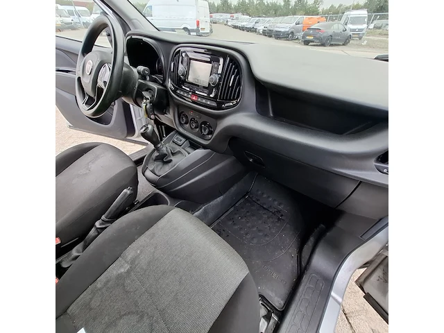 Bedrijfswagen, fiat, doblo - afbeelding 26 van  43