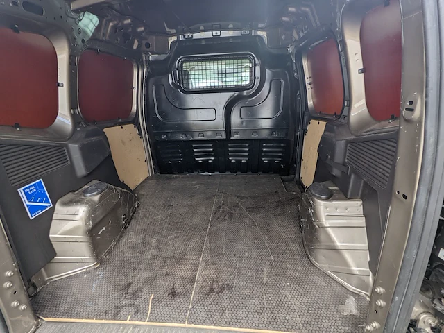 Bedrijfswagen ford, transit courier 1.5 tcdi limited, n.v.t., bouwjaar 2019 - afbeelding 20 van  40