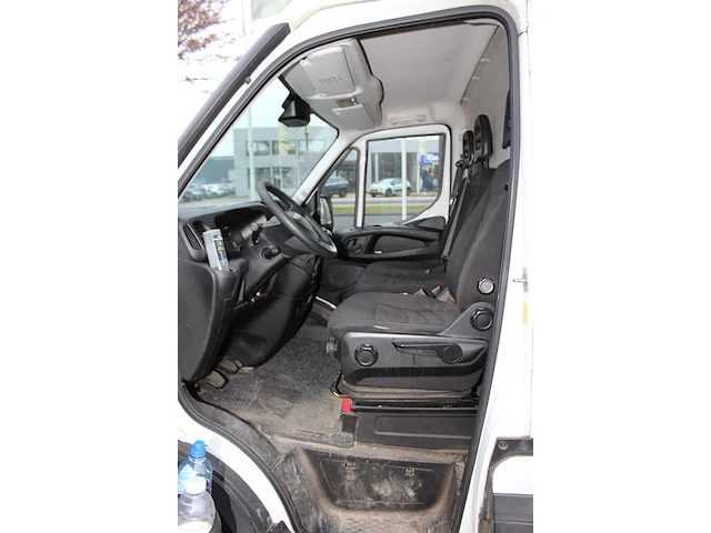 Bedrijfswagen iveco daily 35s15 2.3l met kenteken vx-769-z. datum 1e toelating 1-8-2016. apk vervaldatum 2... - afbeelding 10 van  15