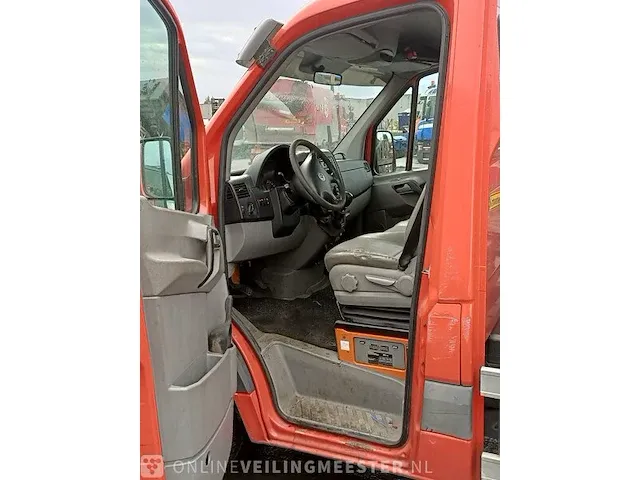 Bedrijfswagen kipper volkswagen, crafter met hmf 340 kraan, bouwjaar 2010 - afbeelding 2 van  44