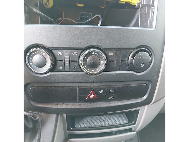 Bedrijfswagen mercedes-benz, sprinter (camper ingericht), geel, bouwjaar 2013 - afbeelding 57 van  69