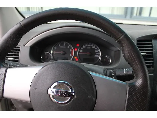 Bedrijfswagen nissan pathfinder met kenteken 7-vvj-76 en kilometerstand 213.484 km. datum 1e tenaamstelling... - afbeelding 2 van  11