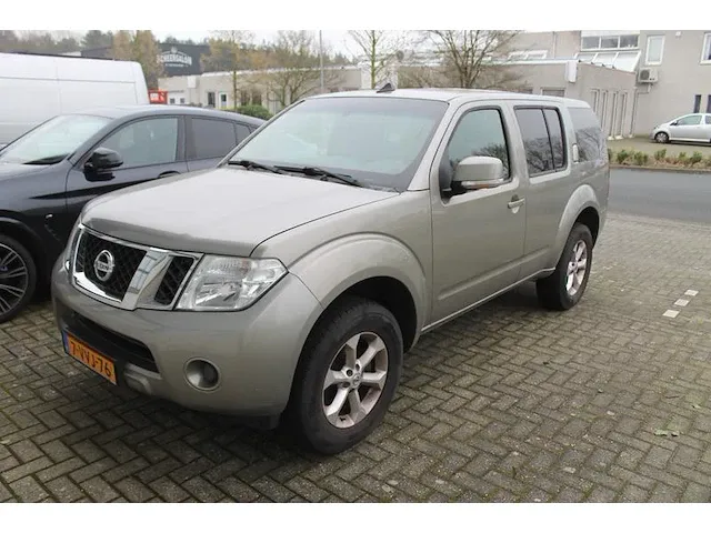 Bedrijfswagen nissan pathfinder met kenteken 7-vvj-76 en kilometerstand 213.484 km. datum 1e tenaamstelling... - afbeelding 1 van  11