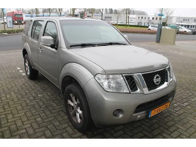 Bedrijfswagen nissan pathfinder met kenteken 7-vvj-76 en kilometerstand 213.484 km. datum 1e tenaamstelling... - afbeelding 4 van  11