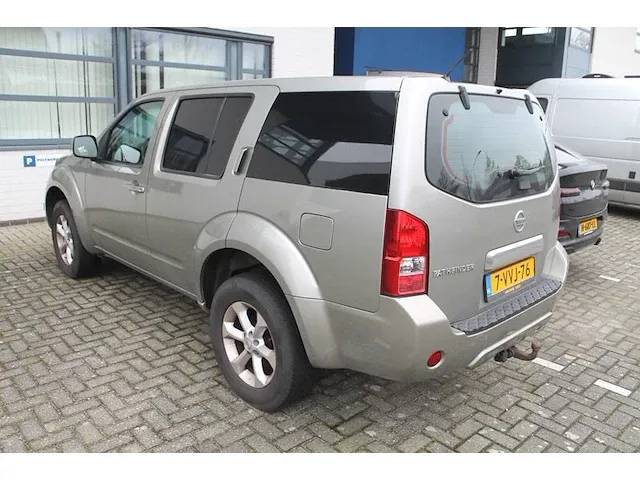 Bedrijfswagen nissan pathfinder met kenteken 7-vvj-76 en kilometerstand 213.484 km. datum 1e tenaamstelling... - afbeelding 9 van  11