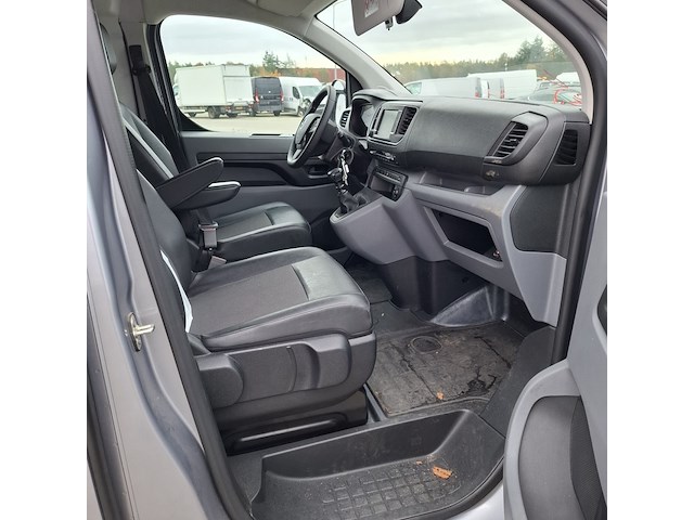 Bedrijfswagen, opel, vivaro - afbeelding 35 van  47