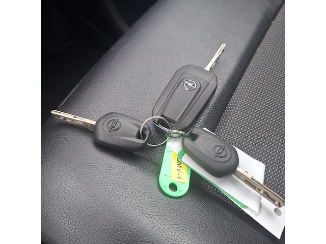 Bedrijfswagen, opel, vivaro - afbeelding 40 van  45