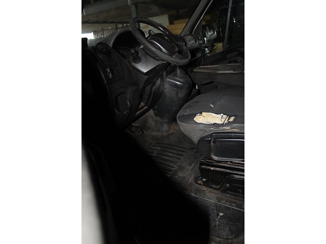 Bedrijfswagen renault master t33 2.3 dci l2h2 met kenteken 1-vjv-44 en kilometerstand 500.588 km. bouwjaar ... - afbeelding 5 van  10