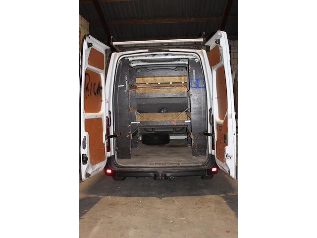 Bedrijfswagen renault master t35 2.3 dci l2h3 met kenteken 8-vzs-97 en kilometerstand 379.372 km. bouwjaar ... - afbeelding 3 van  14