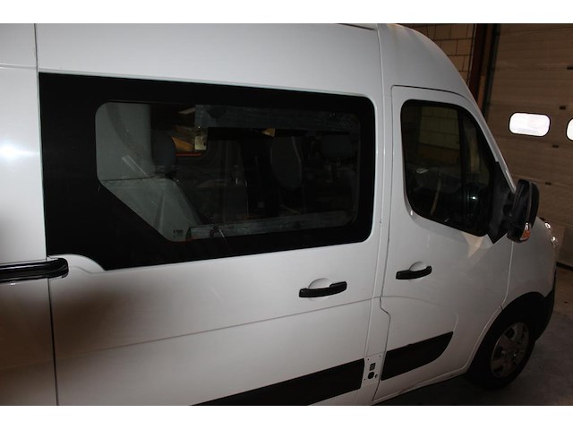 Bedrijfswagen renault master t35 2.3 dci l2h3 met kenteken 8-vzs-97 en kilometerstand 379.372 km. bouwjaar ... - afbeelding 8 van  14