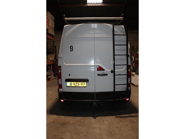 Bedrijfswagen renault master t35 2.3 dci l2h3 met kenteken 8-vzs-97 en kilometerstand 379.372 km. bouwjaar ... - afbeelding 10 van  14