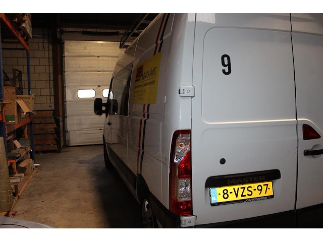 Bedrijfswagen renault master t35 2.3 dci l2h3 met kenteken 8-vzs-97 en kilometerstand 379.372 km. bouwjaar ... - afbeelding 11 van  14