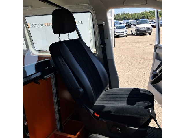 Bedrijfswagen volkswagen, transporter kombi, bouwjaar 2017 - afbeelding 13 van  70