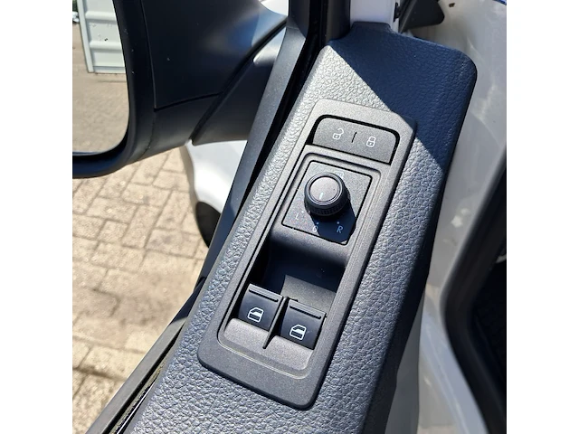 Bedrijfswagen volkswagen, transporter kombi, bouwjaar 2017 - afbeelding 16 van  70