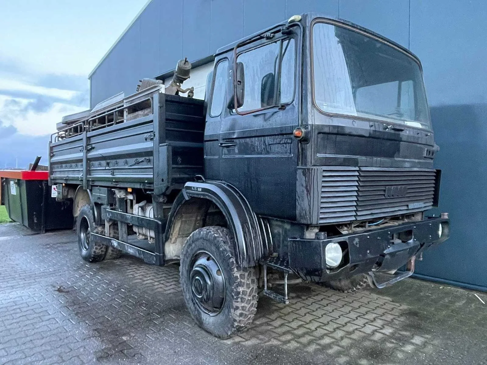 Bedrijfswagens, trucks, auto's, oldtimers, machines