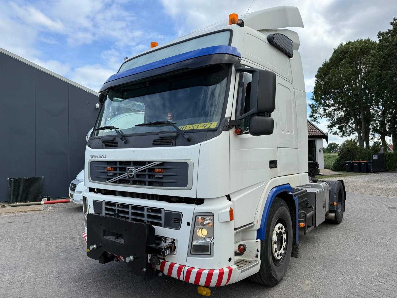 Bedrijfswagens, trucks, auto's, oldtimers, machines