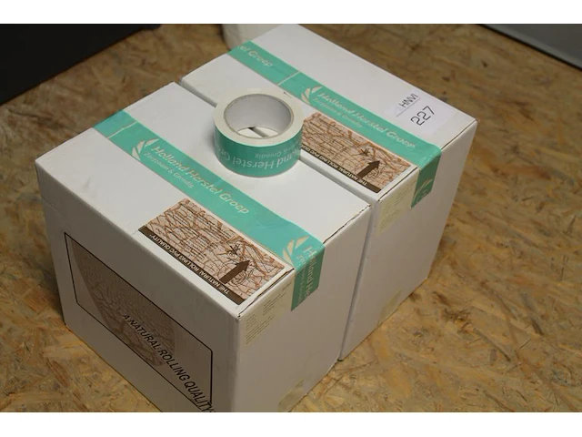 Bedrukte tape in twee dozen. - afbeelding 1 van  2