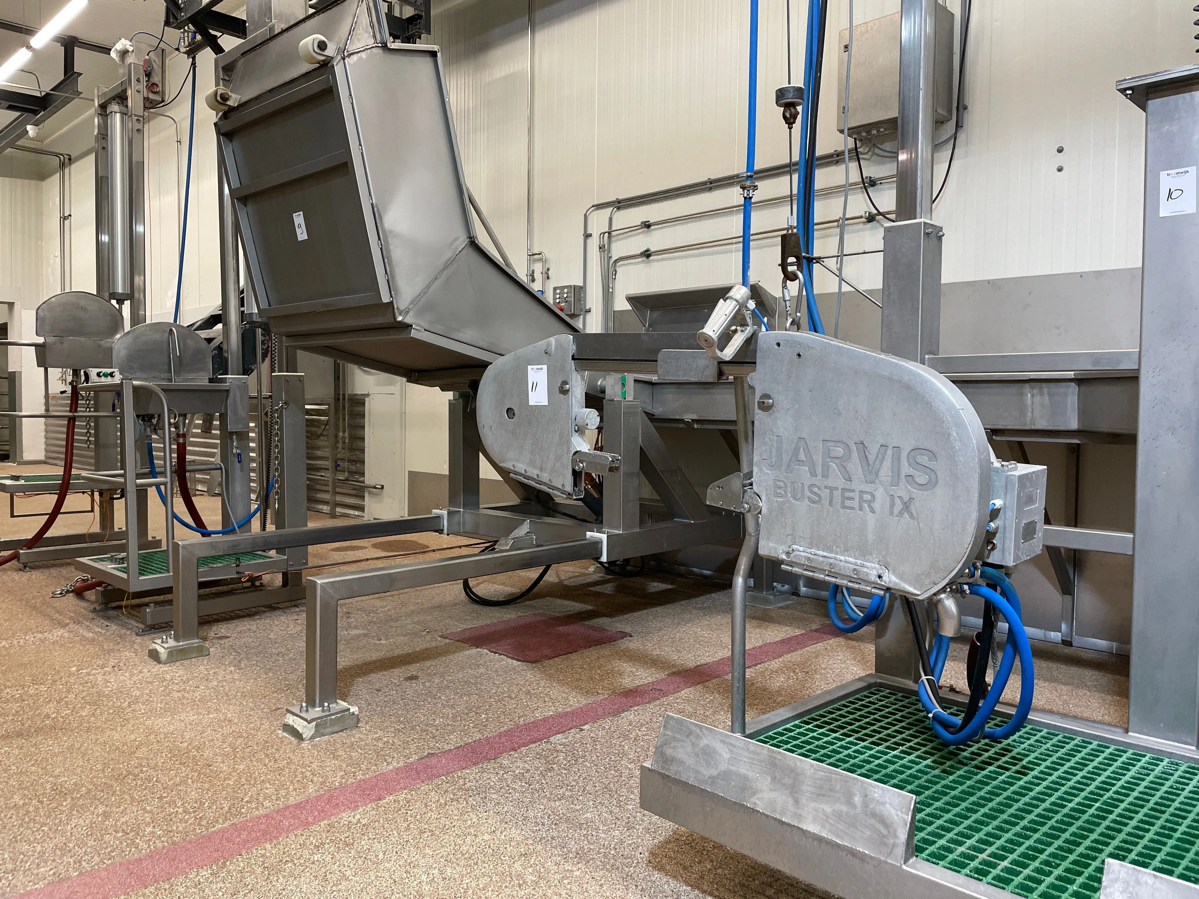 Beëindiging slachthuis dokkum met slachtlijnen en machines uit de vleesindustrie