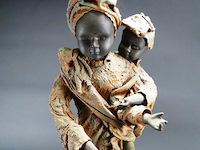 Beeld afrikaanse moeder met kind - afbeelding 3 van  5