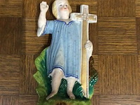 Beeld kind met kruis - afbeelding 2 van  2