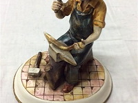 Beeld smid ( capo di monte ) - afbeelding 1 van  2