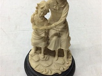 Beeldjes/ groepje ivorine - afbeelding 1 van  2