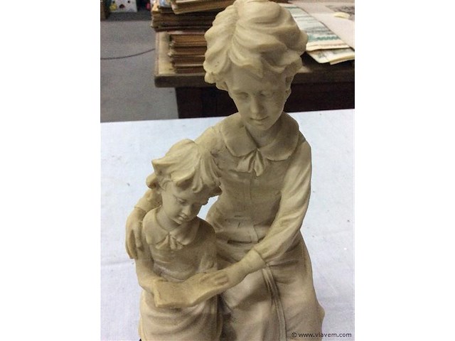 Beeldjes/ groepje ivorine - afbeelding 2 van  2