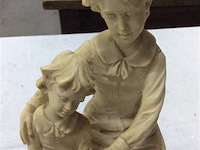 Beeldjes/ groepje ivorine - afbeelding 2 van  2