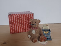 Beertje met typmachine 10x10cm nr j302 aantal 3 stuks. - afbeelding 3 van  5
