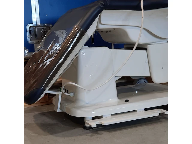 Behandelstoel in flightcase - afbeelding 9 van  12