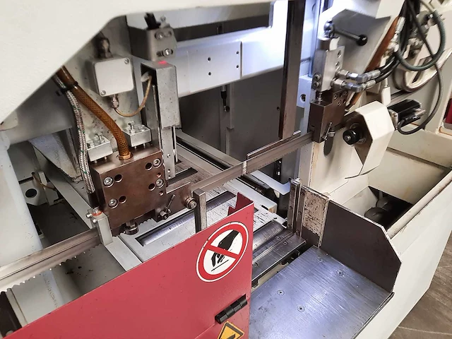 Behringer - 2013 - hbe 261 a - cnc-bandzaagmachine - afbeelding 6 van  11
