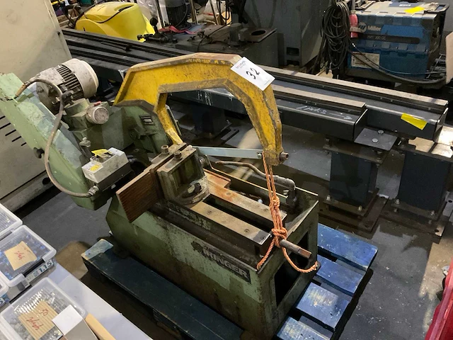 Behringer beugelzaagmachine - afbeelding 1 van  6