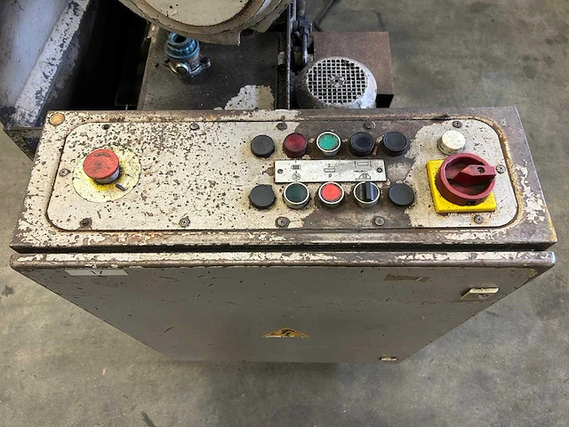 Behringer hbp 220 hydr metalen horizontale bandzaagmachine - afbeelding 5 van  11