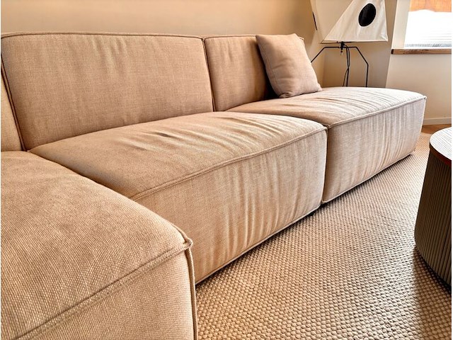 Beige elementen bank in rechtse opstelling, 2025 - afbeelding 7 van  12