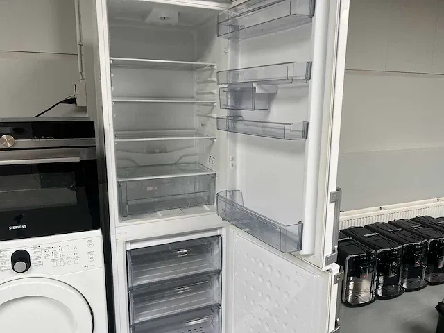 Beko - combinatiekavel koelkast+ oven inbouw+ droger - afbeelding 5 van  16