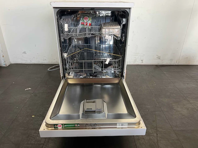 Beko dvn06430w - vrijstaande vaatwasser - afbeelding 2 van  4