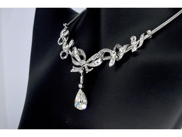 Belangrijk collier met een grote peer vorm diamant van 3.50 carat en natuurlijke diamanten - afbeelding 2 van  9