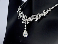 Belangrijk collier met een grote peer vorm diamant van 3.50 carat en natuurlijke diamanten - afbeelding 2 van  9