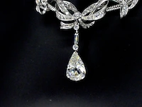 Belangrijk collier met een grote peer vorm diamant van 3.50 carat en natuurlijke diamanten - afbeelding 4 van  9