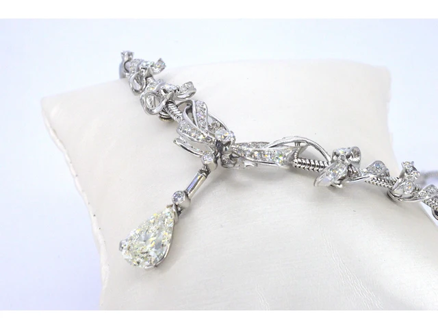 Belangrijk collier met een grote peer vorm diamant van 3.50 carat en natuurlijke diamanten - afbeelding 5 van  9