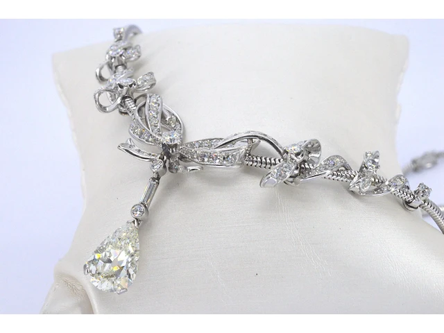 Belangrijk collier met een grote peer vorm diamant van 3.50 carat en natuurlijke diamanten - afbeelding 6 van  9