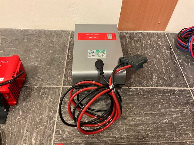 Belatron - 24v 50a - acculaders - 2022 - afbeelding 1 van  2