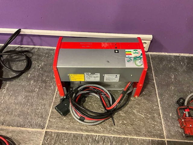 Belatron - 24v 65a - acculaders - 2019 - afbeelding 1 van  2